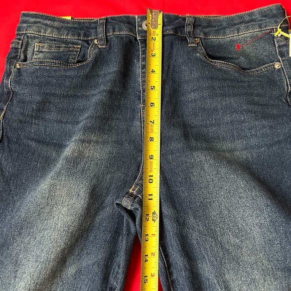 NWT—CeCe Women's Dark Blue Skinny Jeans with Button Accents - Picture 7 of 8